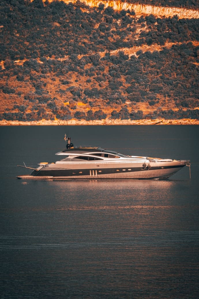 LUXURY YACHTING ON BOARD THE NEW PRINCESS Y85